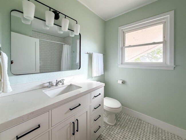 Building Photo - 267 Bodemann Ln