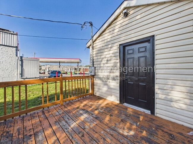 Building Photo - 836 N Montgall Ave