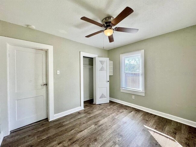 Building Photo - 1601 E Maple Ave