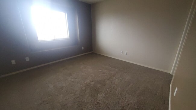 Building Photo - HOME FOR RENT ON THE EASTSIDE