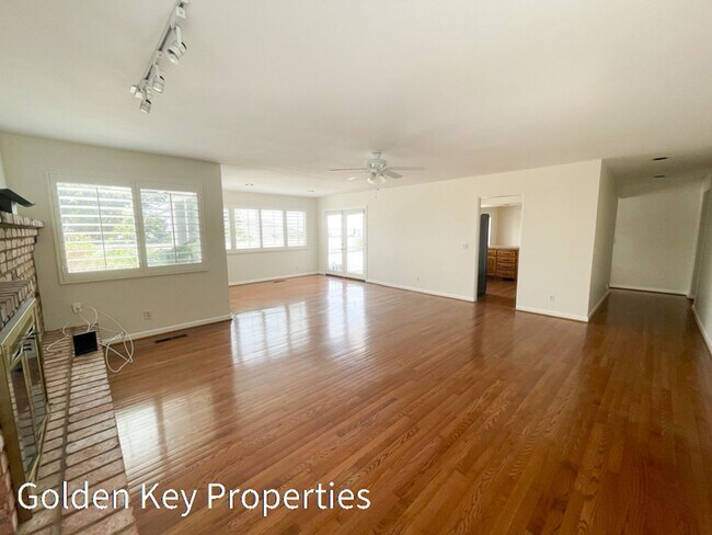 Building Photo - Beautiful ocean-view home located in the h...