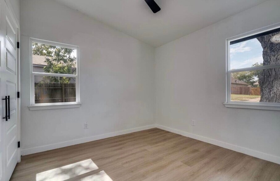 Building Photo - 1706 Cumberland Dr