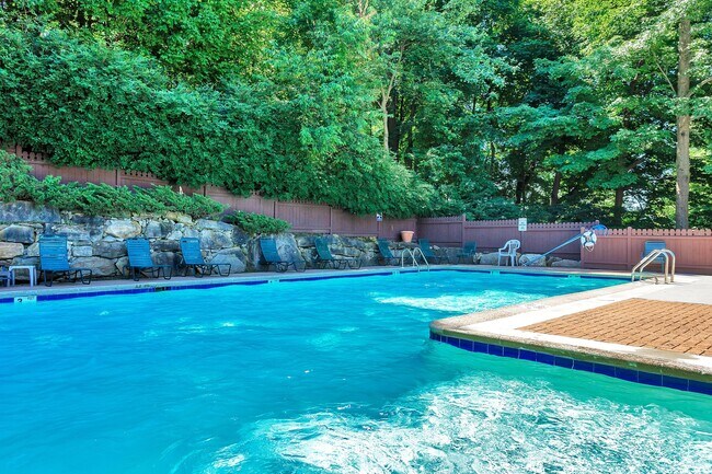 Building Photo - 24 Foxwood Cir