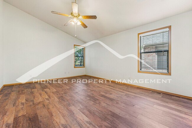 Building Photo - Spacious Home with Central AC and Gas Fireplace
