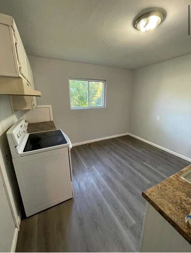 Building Photo - 1403 Richard Dr