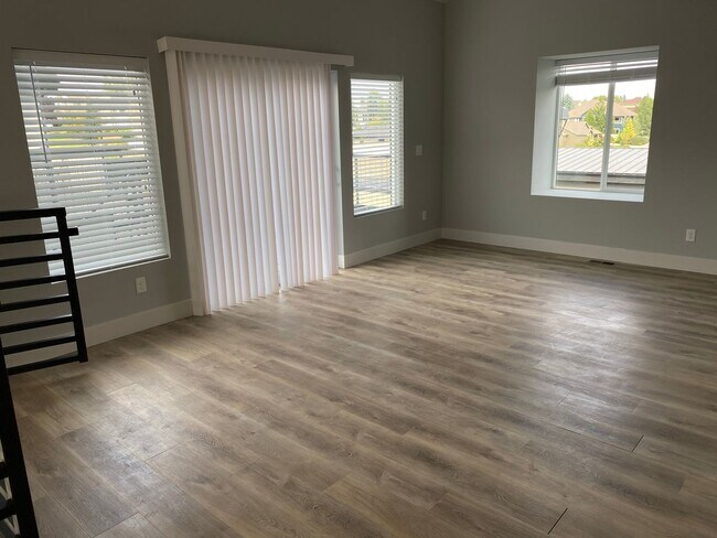 Building Photo - Modern 1 Bed, 2 Bath with Rooftop Patio! **Available to view 5/20**