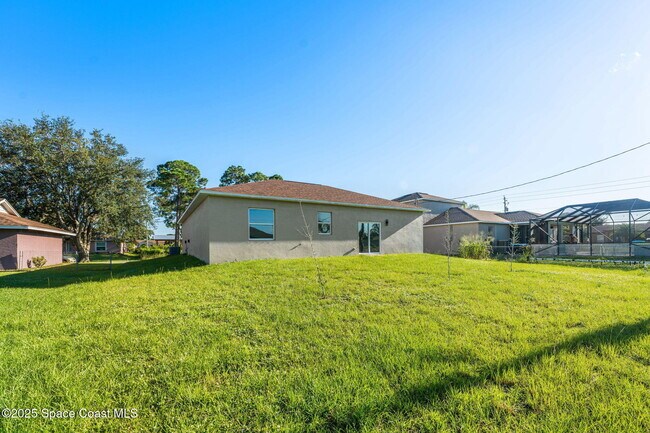 Building Photo - 1415 Palau St SE
