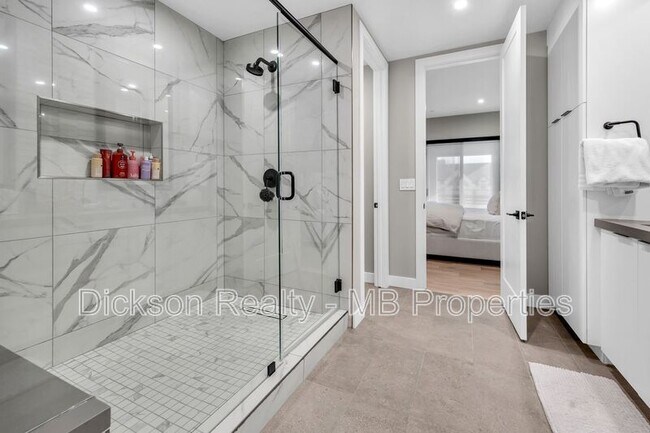 Building Photo - 76 Caballada St