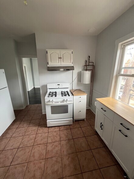 Building Photo - 2415 W Arthington St