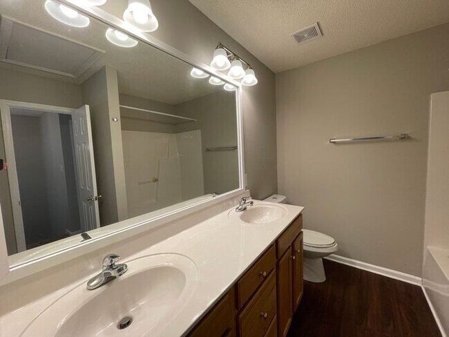 Building Photo - NW Townhome off of New Garden, Updated, Wo...