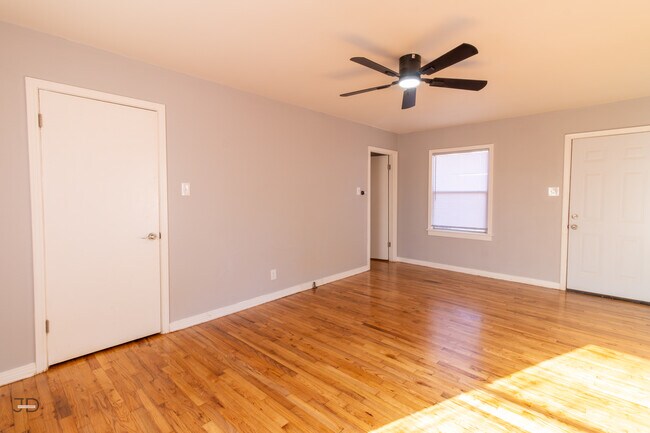 Building Photo - 3206 9th St