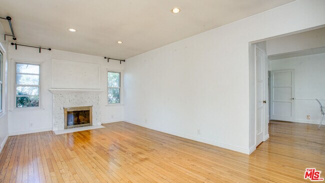 Building Photo - 6632 W 87th St