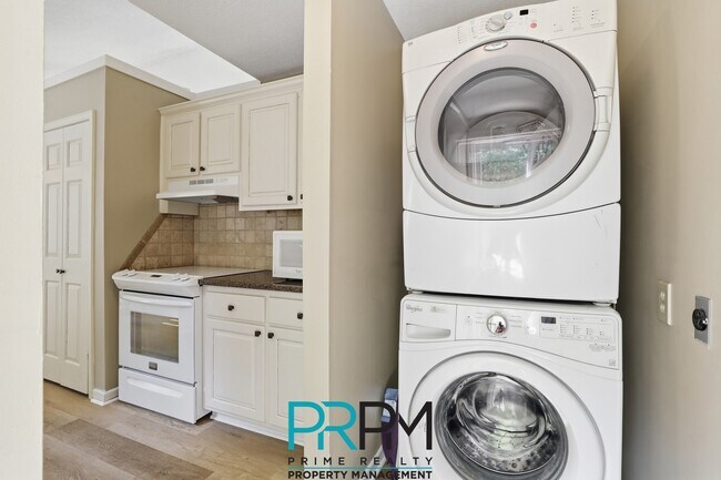 Building Photo - 5 Parkstone Ct