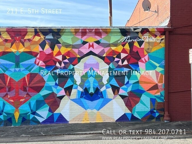 Building Photo - 211 E 5th St