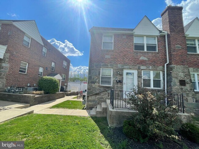 Building Photo - 18 Greenhill Rd