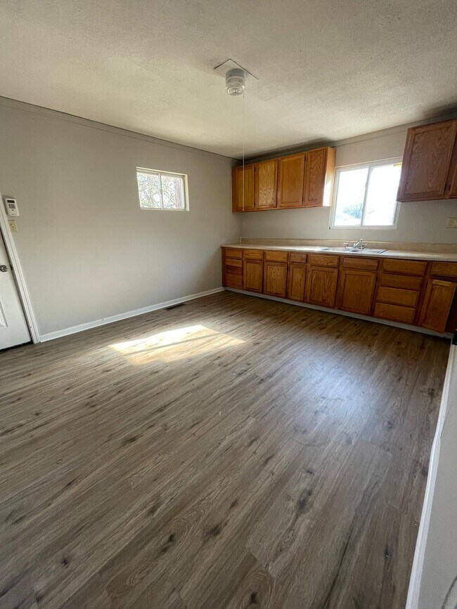 Building Photo - 1474 Elaine St