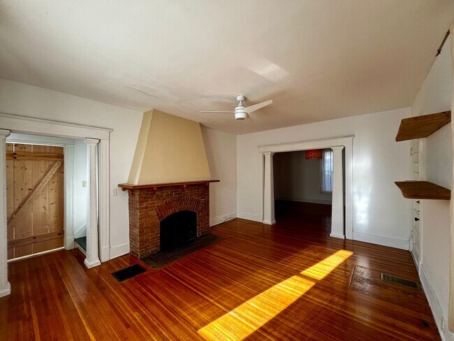 Building Photo - STUNNING BEECHMONT HOME WITH SOLAR PANELS ...