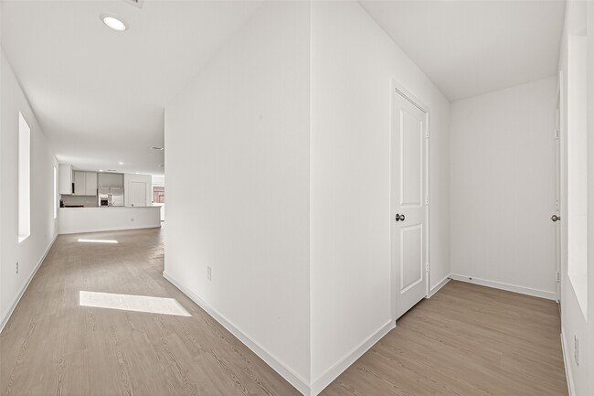 Building Photo - 26923 Dalmatian Bellflower Dr