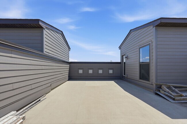 Building Photo - Experience upscale living in one of Ashburn’s most desirable communities.