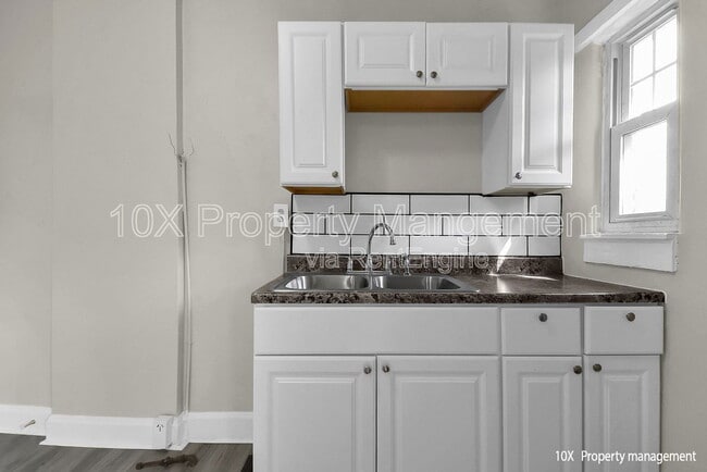 Building Photo - 532 S Terrace Ave