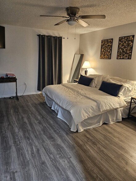 Building Photo - 3648 Boca Ciega Dr