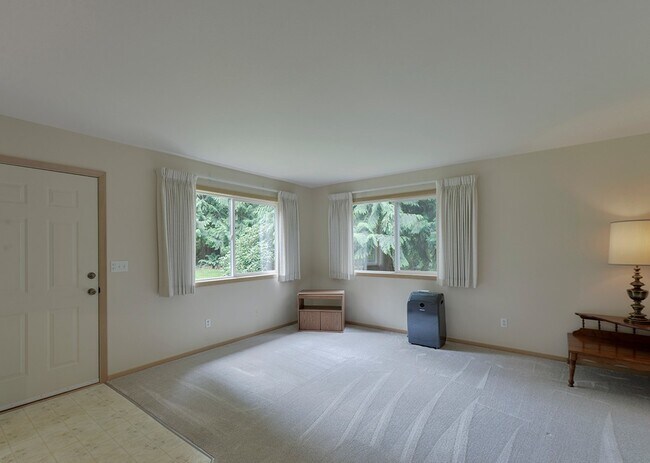 Building Photo - Charming 1 Bedroom Cottage with Attached Garage