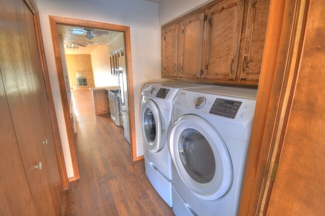 Building Photo - NE Heights Town Home