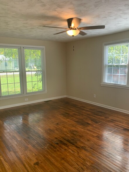 Building Photo - 302 Kent Rd