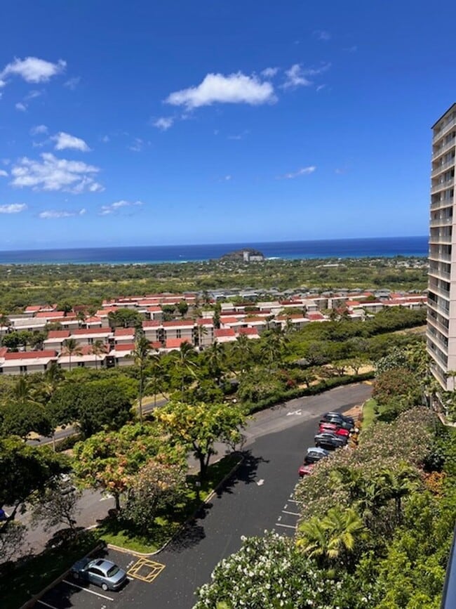 Building Photo - Makaha Valley Studio with spectacular views