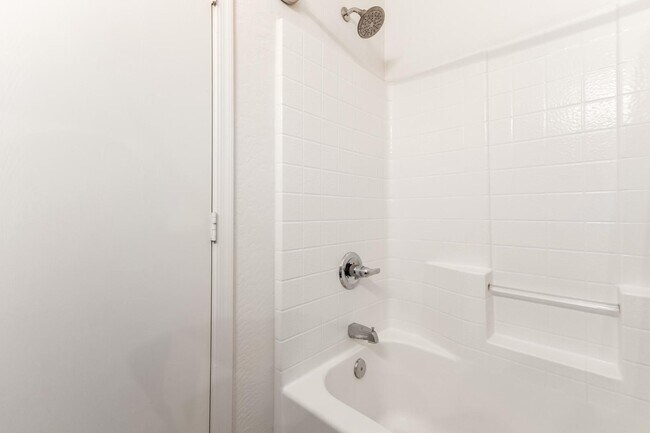 Building Photo - 2250 E Deer Valley Dr