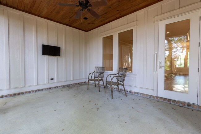 Building Photo - 4 Bedrooms, 3 bathrooms located in Fairhope!