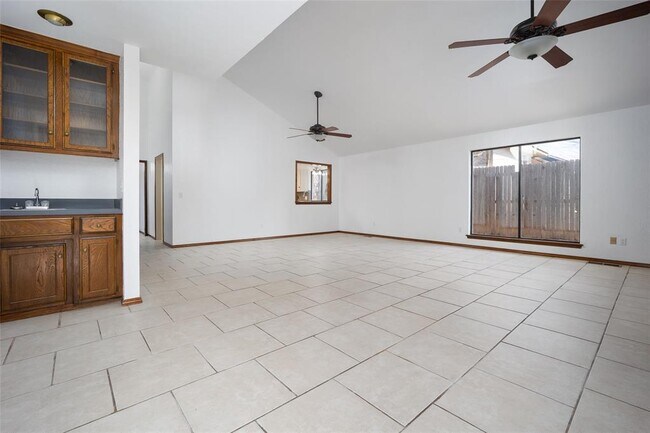 Building Photo - 2400 Northwood Ln