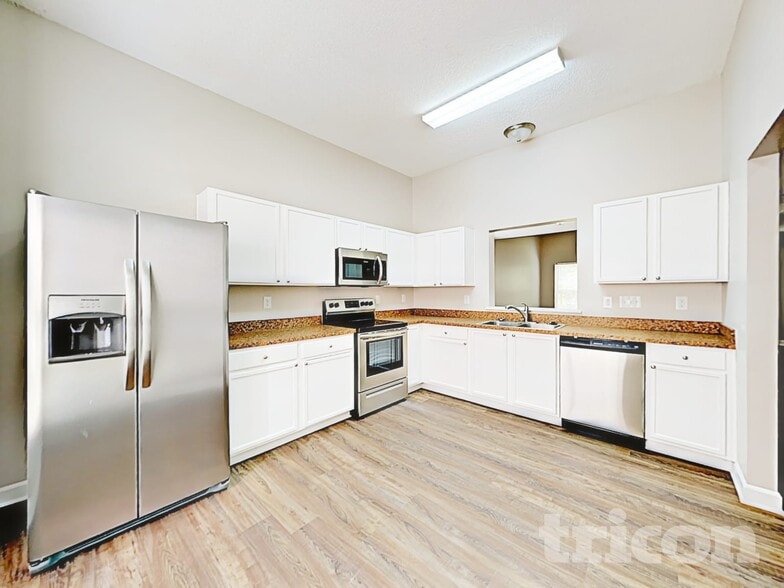 Building Photo - 2527 Captains Watch Rd NE