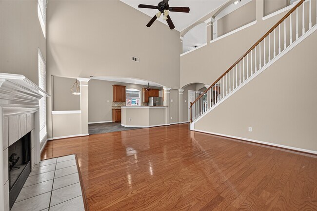 Building Photo - 18515 Autumn Park Dr