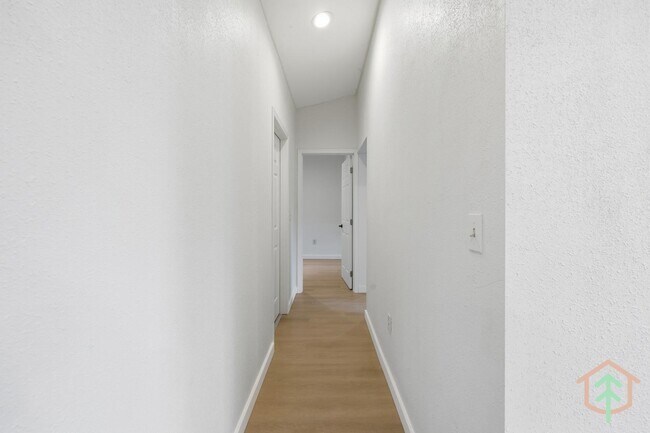 Building Photo - 2004 SE 143rd Ave