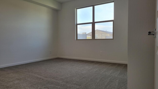 Building Photo - 15998 W Smoketree Dr