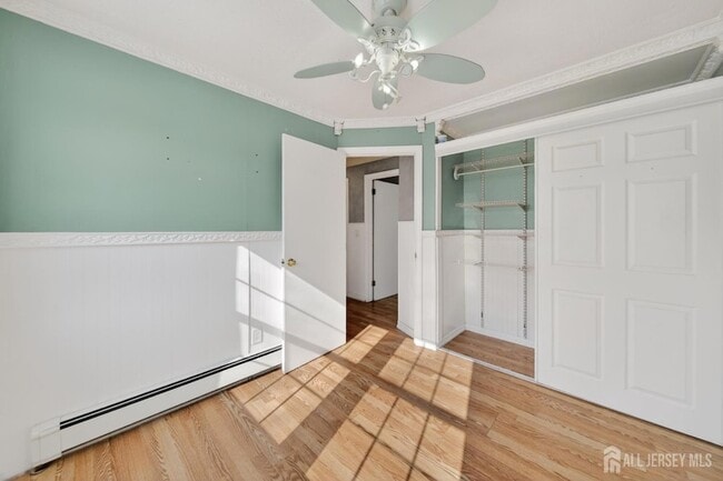 Building Photo - 114 Larch St