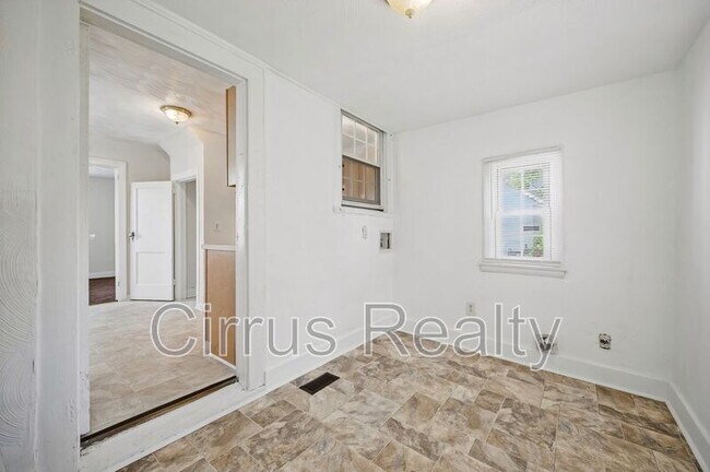 Building Photo - 428 Melville Rd