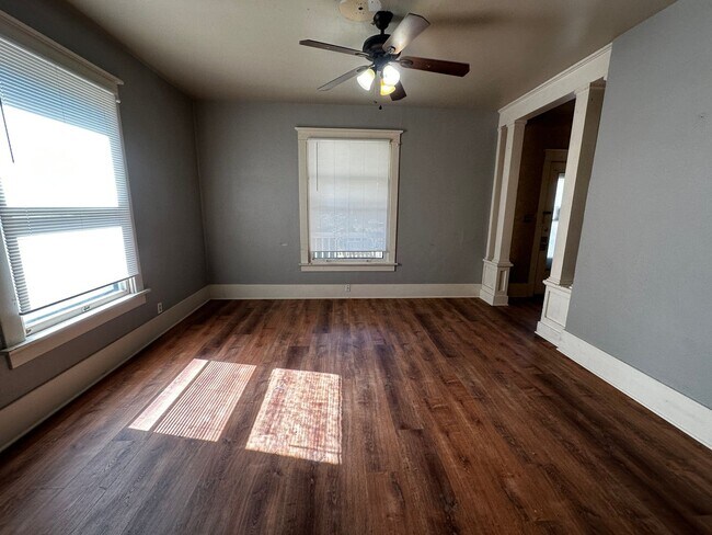 Building Photo - Beautiful 5 Bedroom, 2 Bath in Prime Location Near Campus