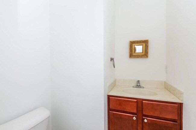 Building Photo - Spacious Condo in Spence Crossing