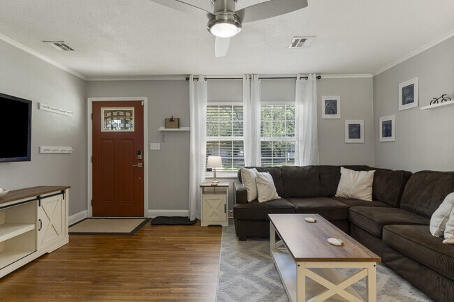 Building Photo - 4911 S Cincinnati Ave