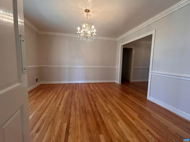 Building Photo - 214 Montvue Dr