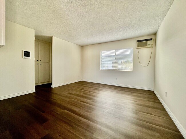 Interior Photo - 4325 Lowell Street
