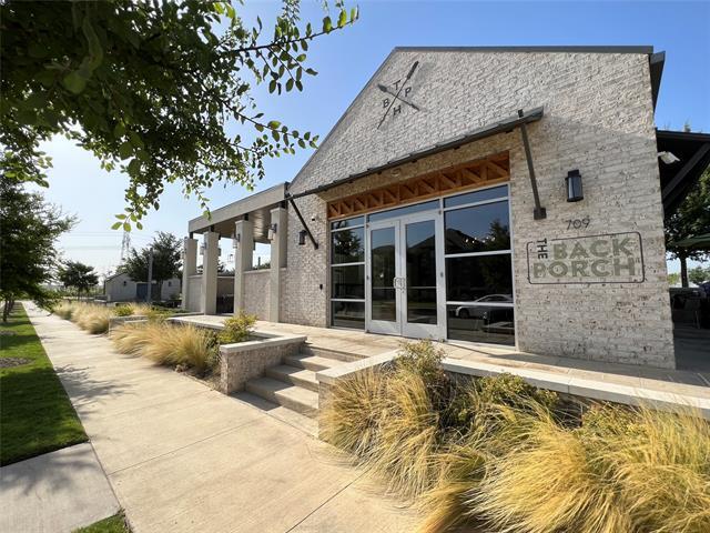 Building Photo - 717 Parkside Dr