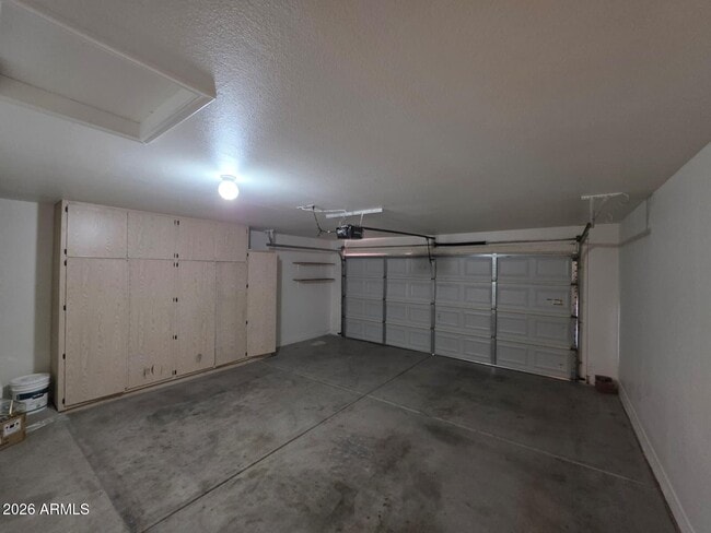 Building Photo - 121 W Ivanhoe St