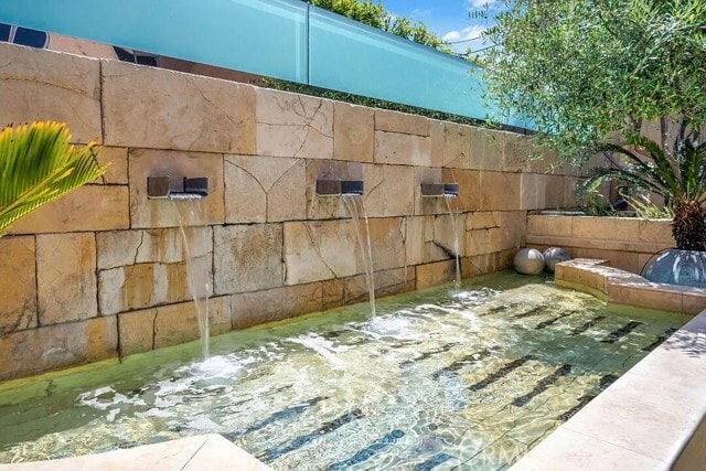 Building Photo - 1318 S Roxbury Dr