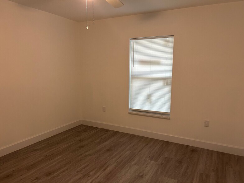 Building Photo - 414 Miramar Rd