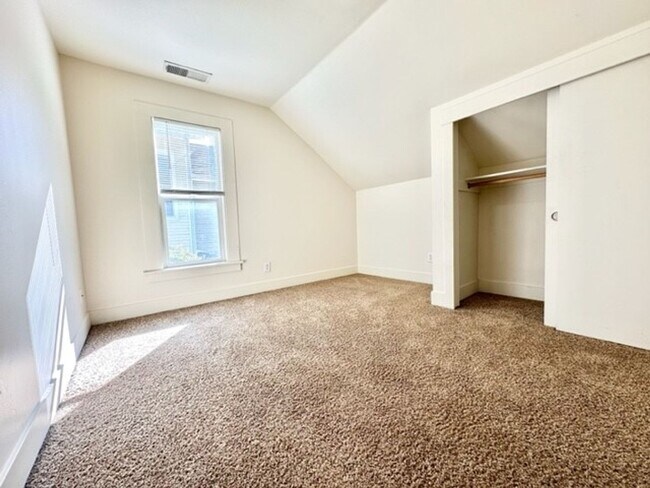 Building Photo - 839 Rio Chico Way