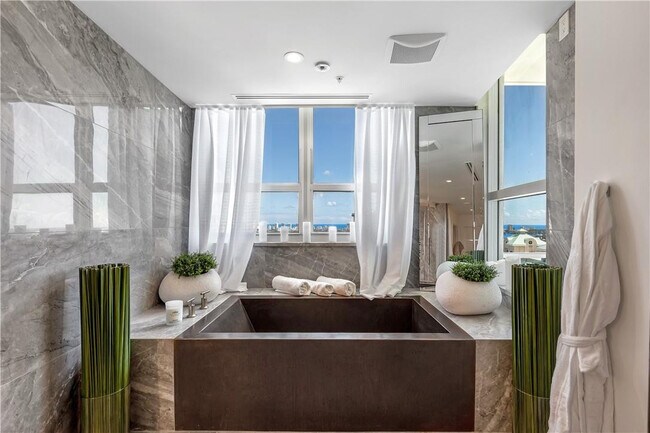 Building Photo - 350 SE 2nd St