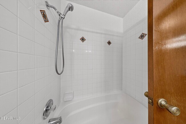 Building Photo - 4536 R L Shoemaker Dr